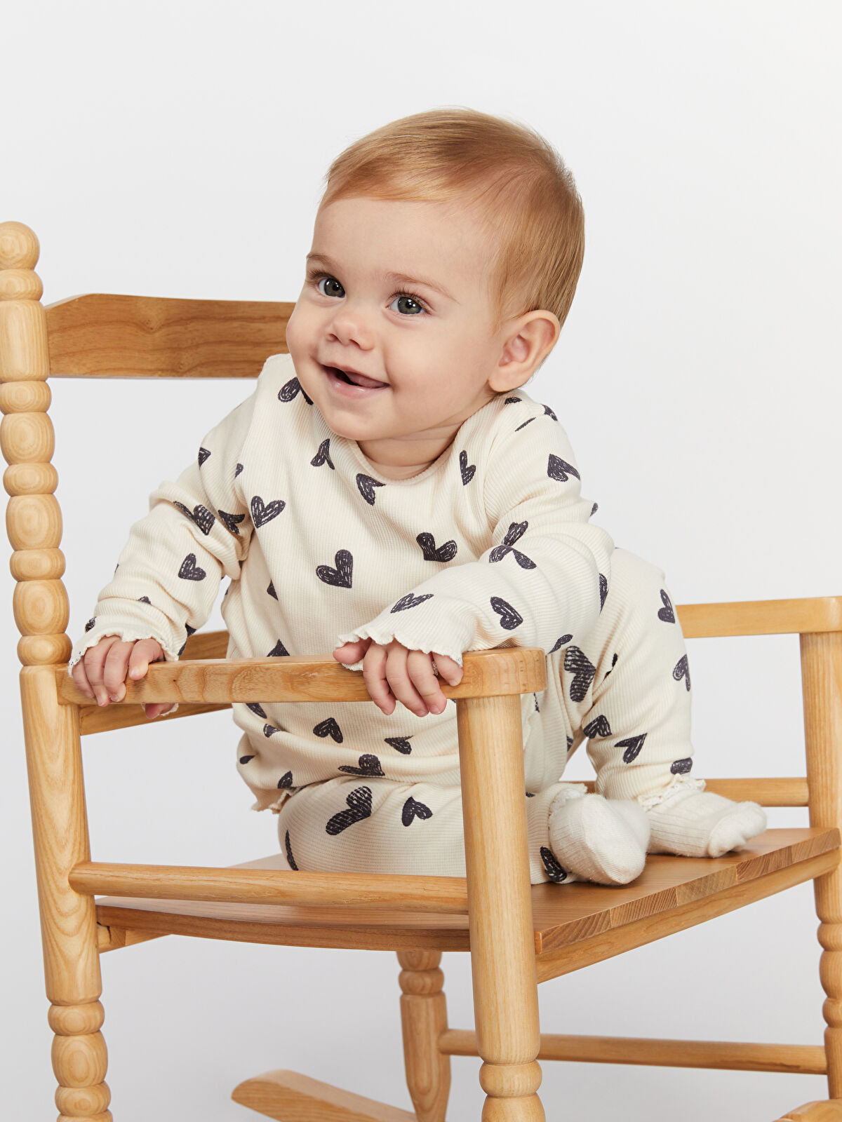 Bej Kalp Baskılı Kız Bebek Pijama Takımı