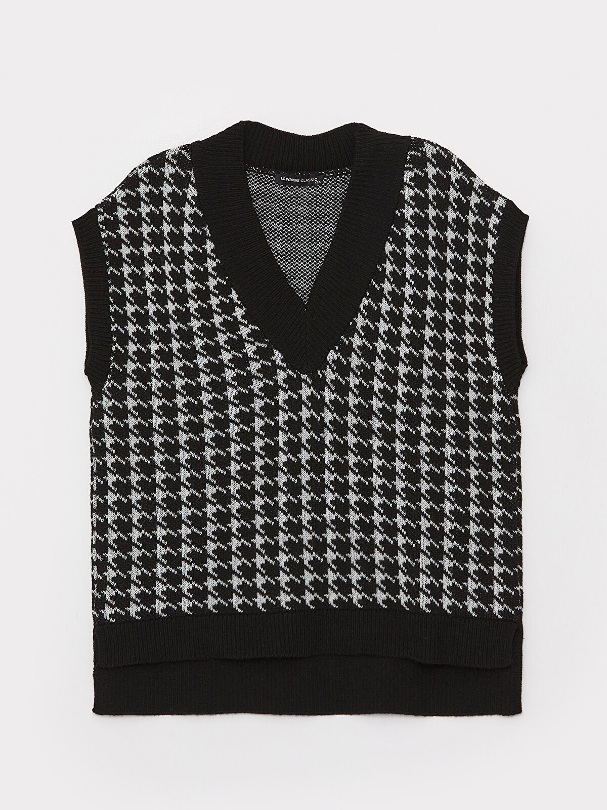 Siyah V Yaka Desenli Oversize Kadın Triko Süveter